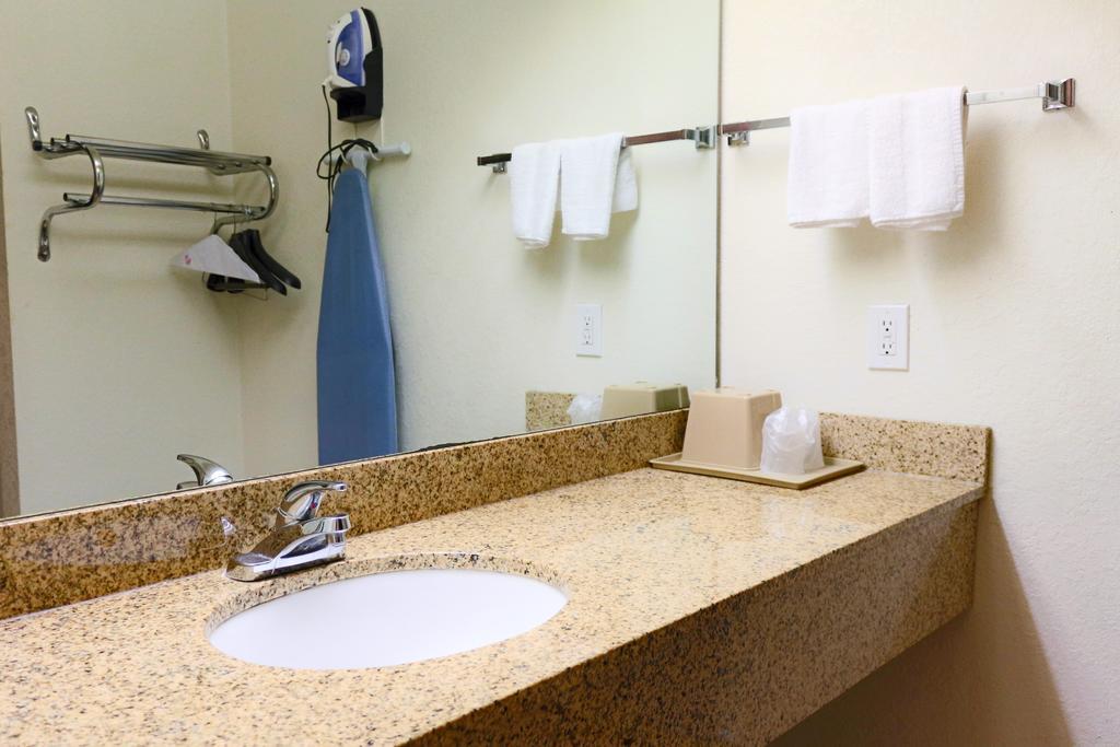 The Symphony Inn & Suites Houston Zimmer foto
